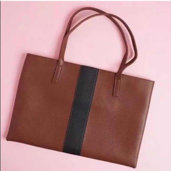 Vince Camuto Handbags - Vince Camuto brown vegan leather tote 👜